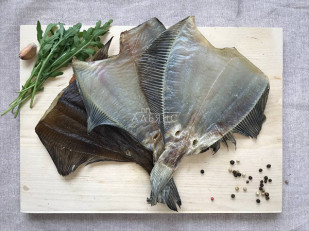 Фрайчизы классические сырные (100 гр.): Камбала камчатская вяленая без икры