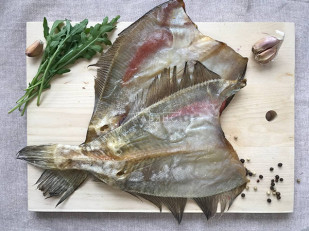 Фрайчизы классические сырные (100 гр.): Камбала ёрш (Мурманская) вяленая