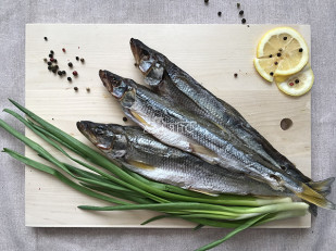 Фрайчизы классические сырные (100 гр.): Корюшка вяленая с икрой