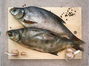 Фрайчизы классические сырные (100 гр.): Лещ цимлянский вяленый